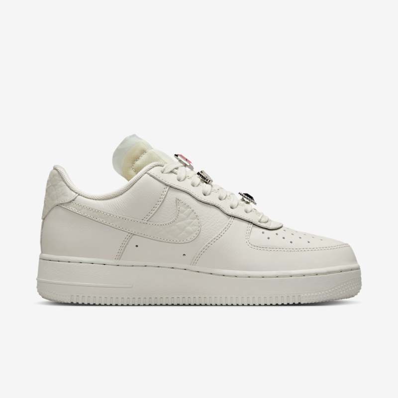 Nike Wmns Air Force 1 Low Premium - Dydis 38 (DN5463-001 Laisvalaikio batai)