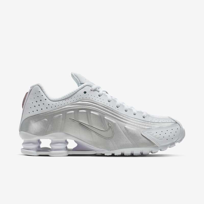 Nike Wmns Shox R4 - Dydis 39 (AR3565-101 Laisvalaikio batai)