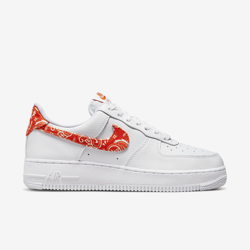 Nike Wmns Air Force 1 '07 Essential - Dydis 39 (DJ9942-102 Laisvalaikio batai)