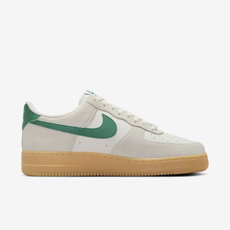 Nike Air Force 1 '07 LV8  - Dydis 39 (FQ8714-001 Laisvalaikio batai)