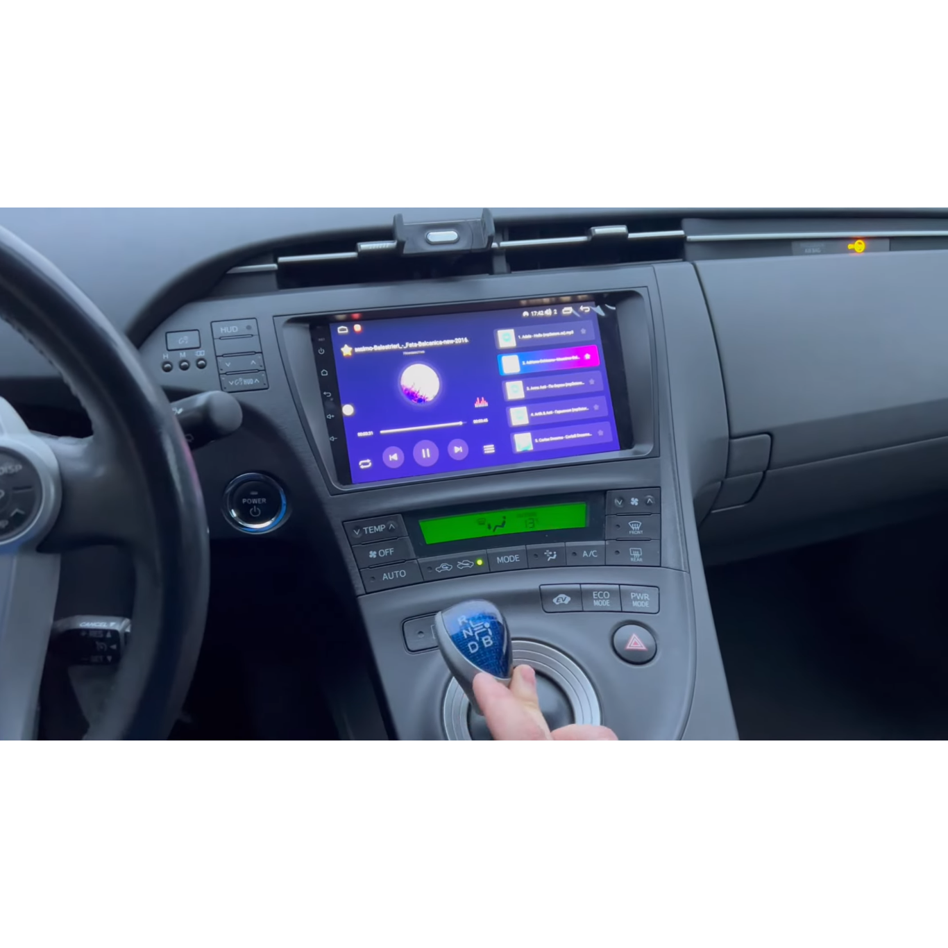 Toyota Prius 3 XW30 2009-2015 Android multimedija