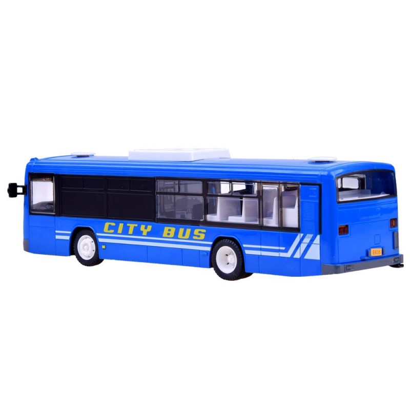 Autobusas važiuoja atidaromomis durimis RC0282