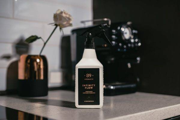 Paviršių valiklis Infinity Flow 720ml