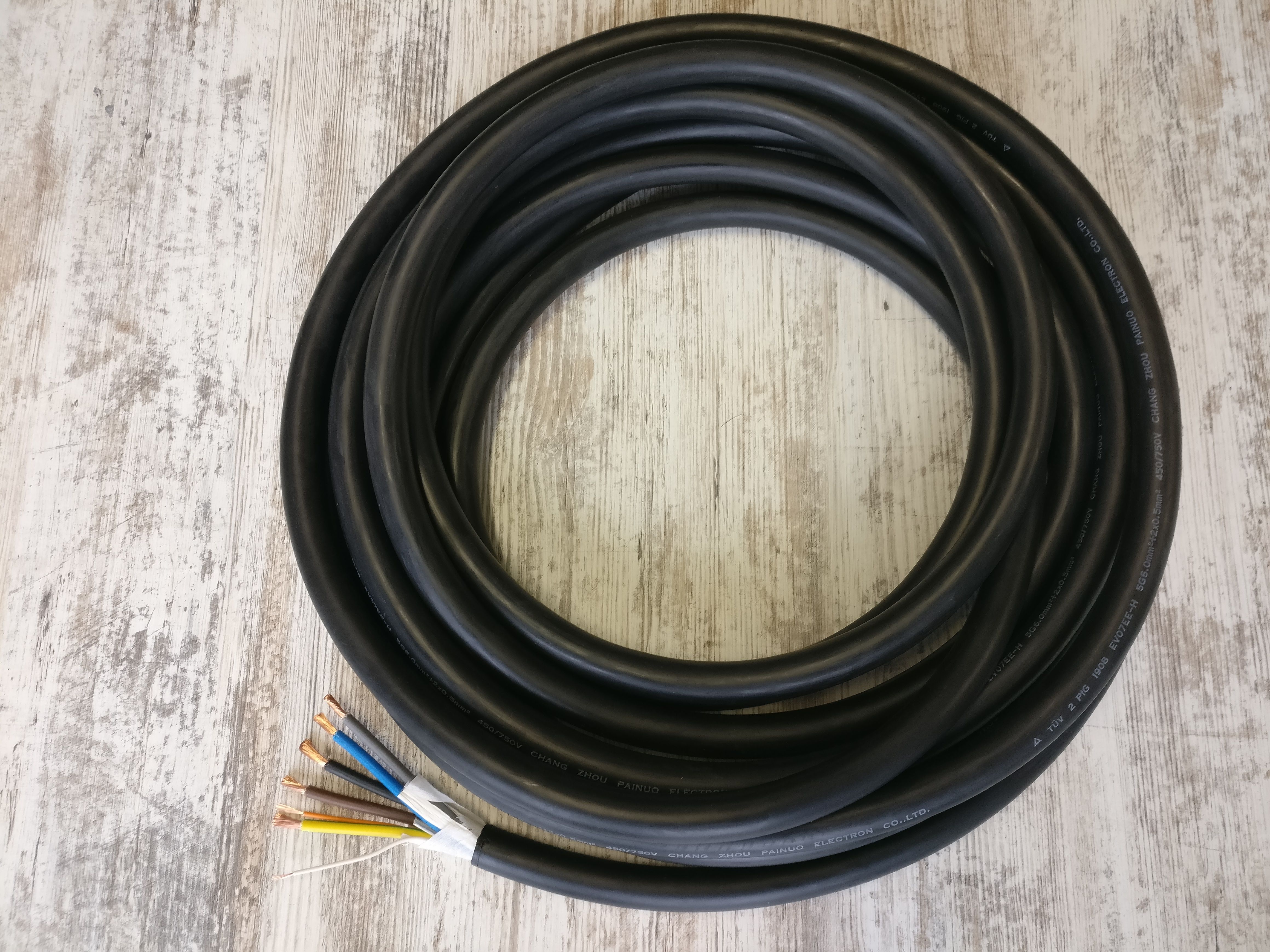 Kabelis elektromobilių įkrovimo įrangai 400VAC 22kW/32A/tris fazės
