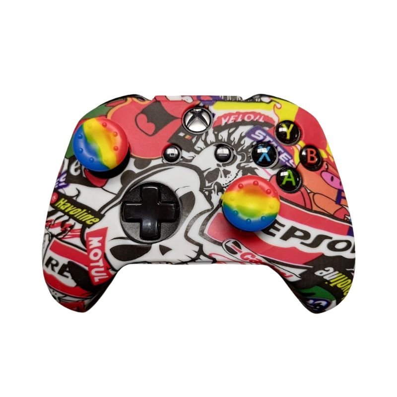 Silikoninė apsauga Retro Sticker Bomb Xbox One pulteliui