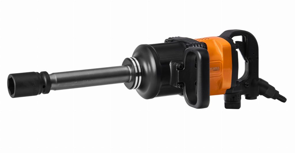 Smūginis veržliasukis 1" 5500 Nm + dėklas + 2 galvutės KD5781