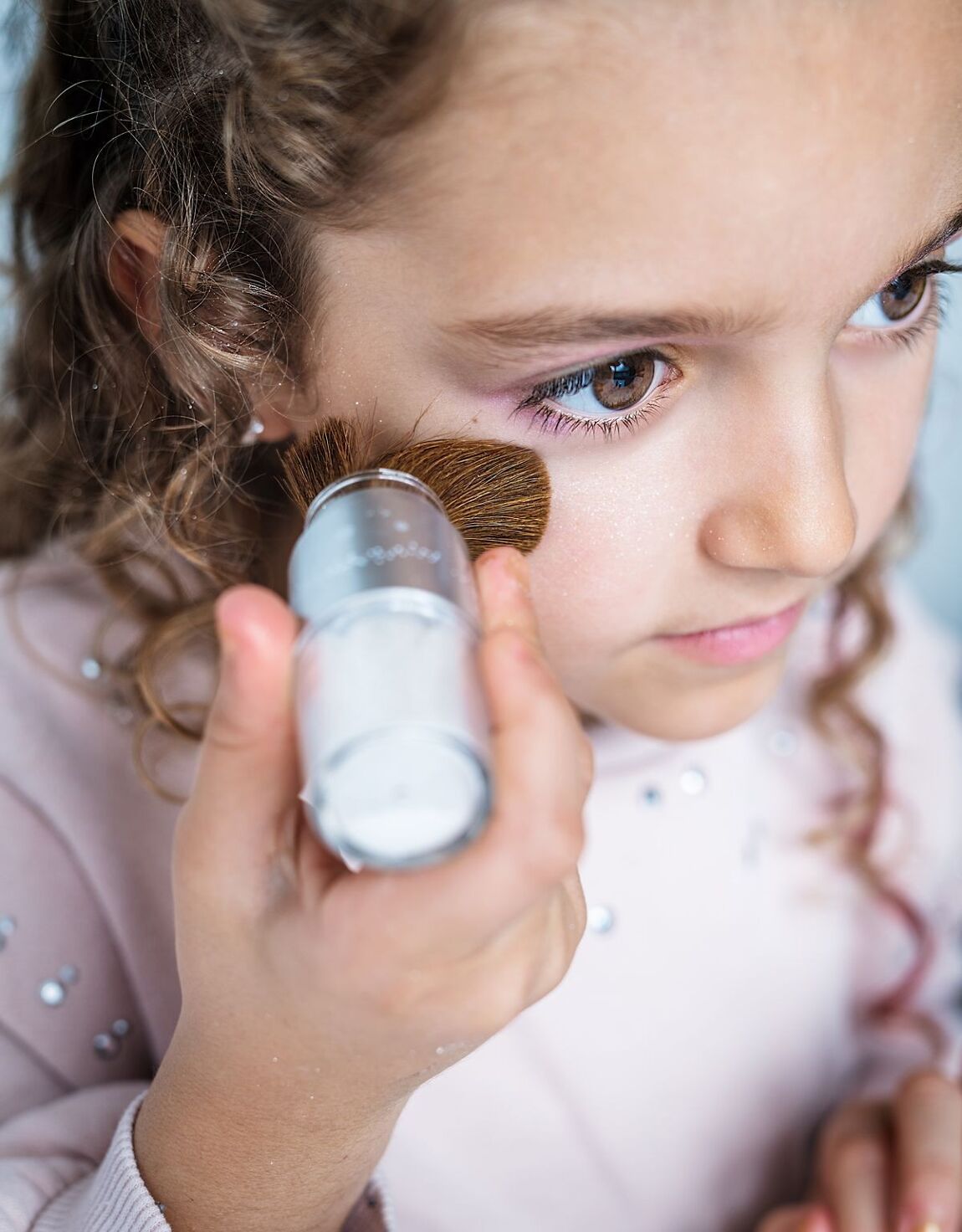 NAMAKI cosmetics - stebuklingas blizgučių šepetėlis Magic Brush & Silver Glitter Powder