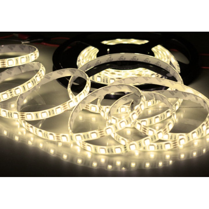 PREMIUM šiltai balta LED juosta 12V 9.6W/m su 120 diodų