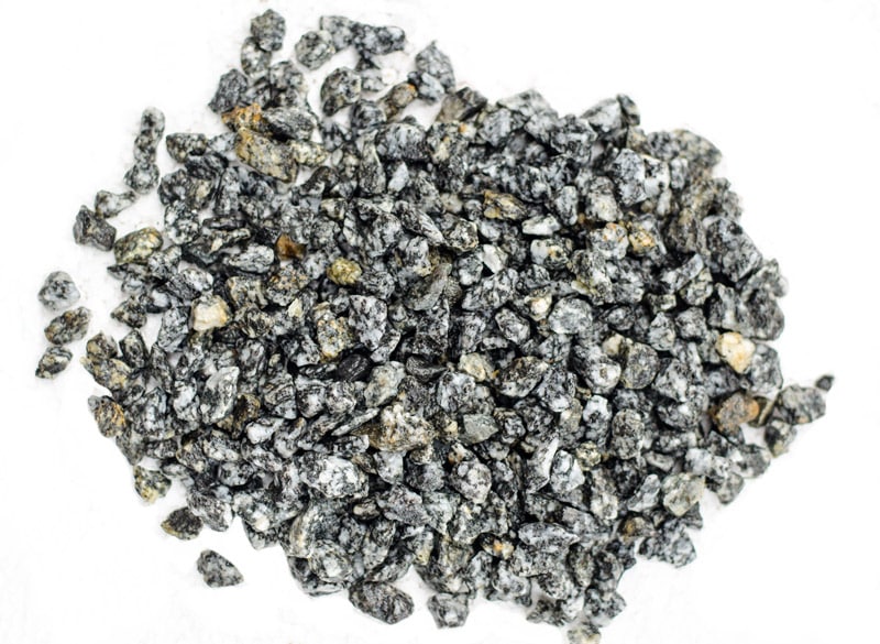 Tamsi taškuota granito skalda, 1000 kg