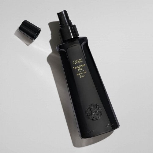 Oribe Signature Foundation Mist Universalus modeliavimo purškiklis, 200ml