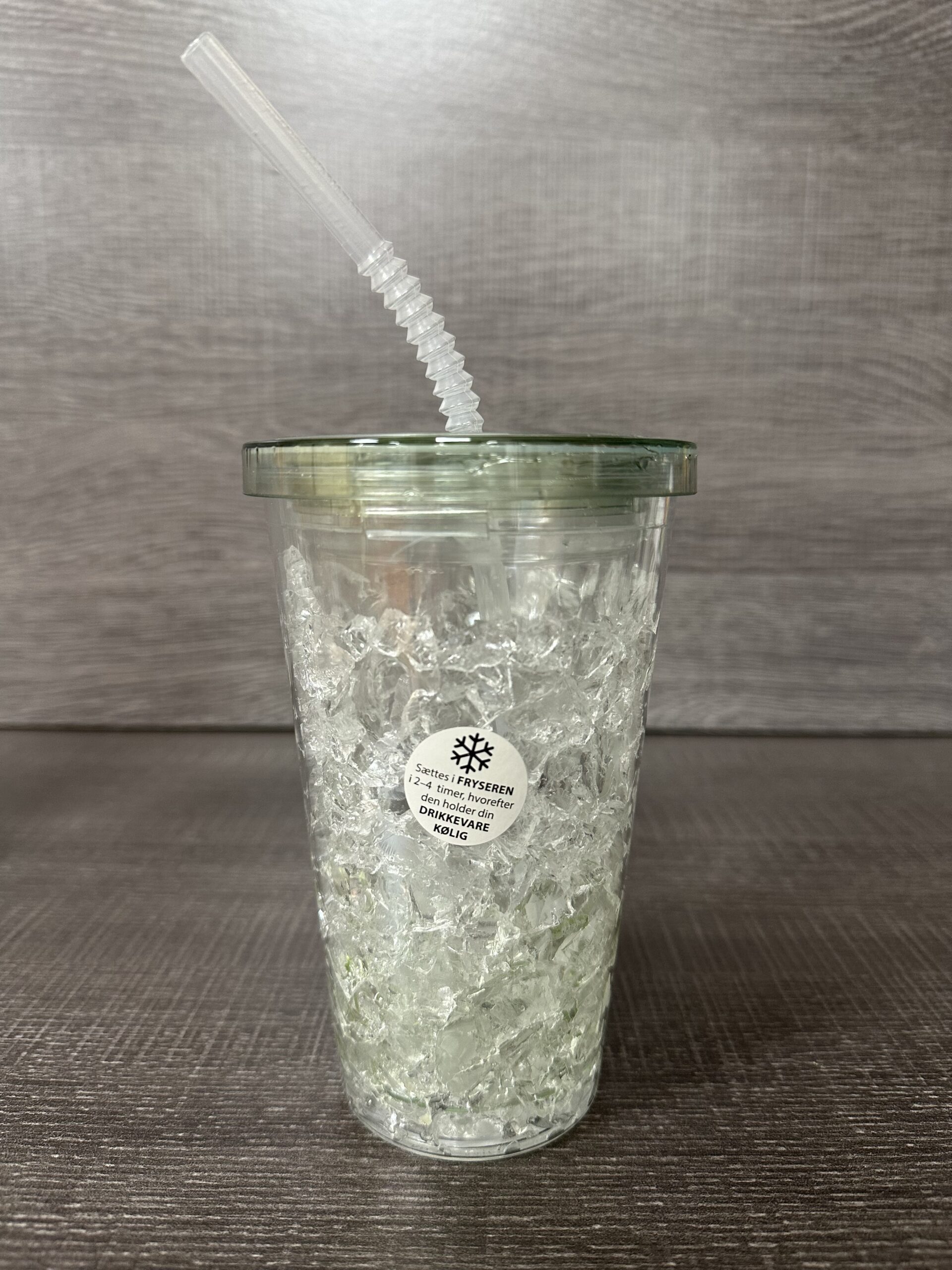 Gėrimą šaldanti gertuvė su šiaudeliu 400ml skaidri žalsva