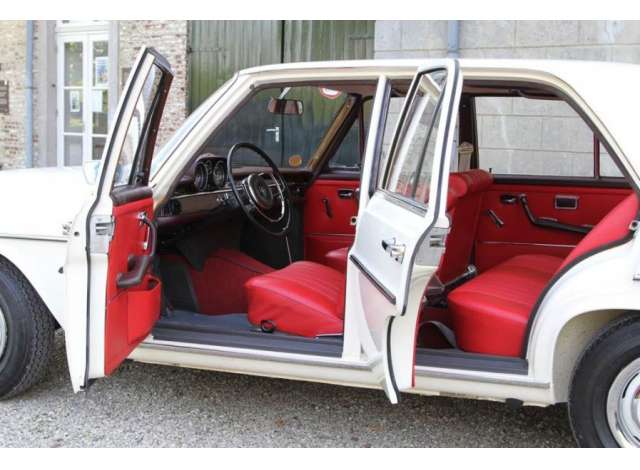PRE-ORD3R Norev Modeliukas 1/18 1965-1967 Mercedes Benz 250 SE with red Interior, white