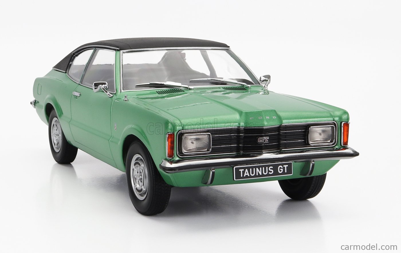 PRE-ORD3R KK Scale Modeliukas 1/18 1971 Ford Taunus GT with vinyl roof, green/black