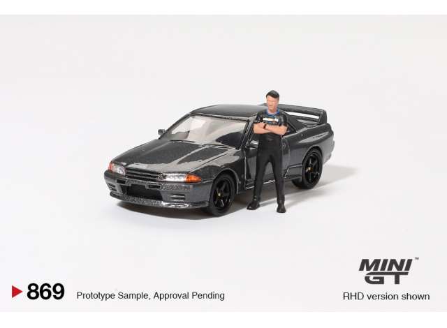 Mini GT Modeliukas 1/64 1992 Nissan Skyline GT-R (R32) Nismo with Tsugio Matsuda Figure, gunmetal