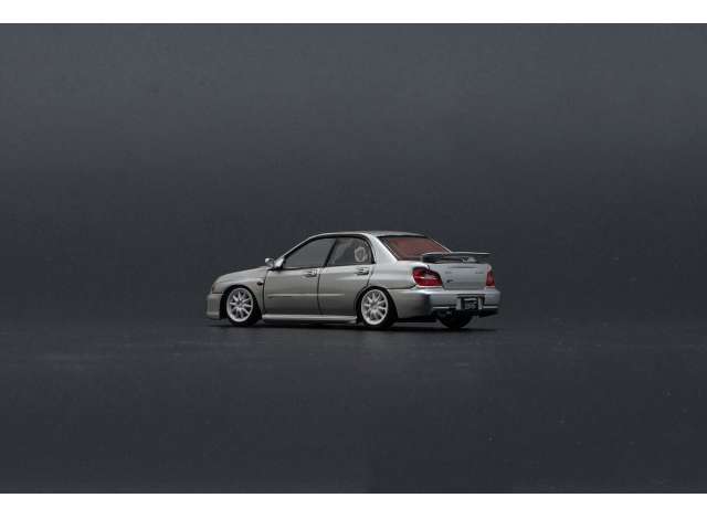 PRE-ORD3R BM Creations Modeliukas 2001 Subaru Impreza WRX RHD with Extra Wheels, silver