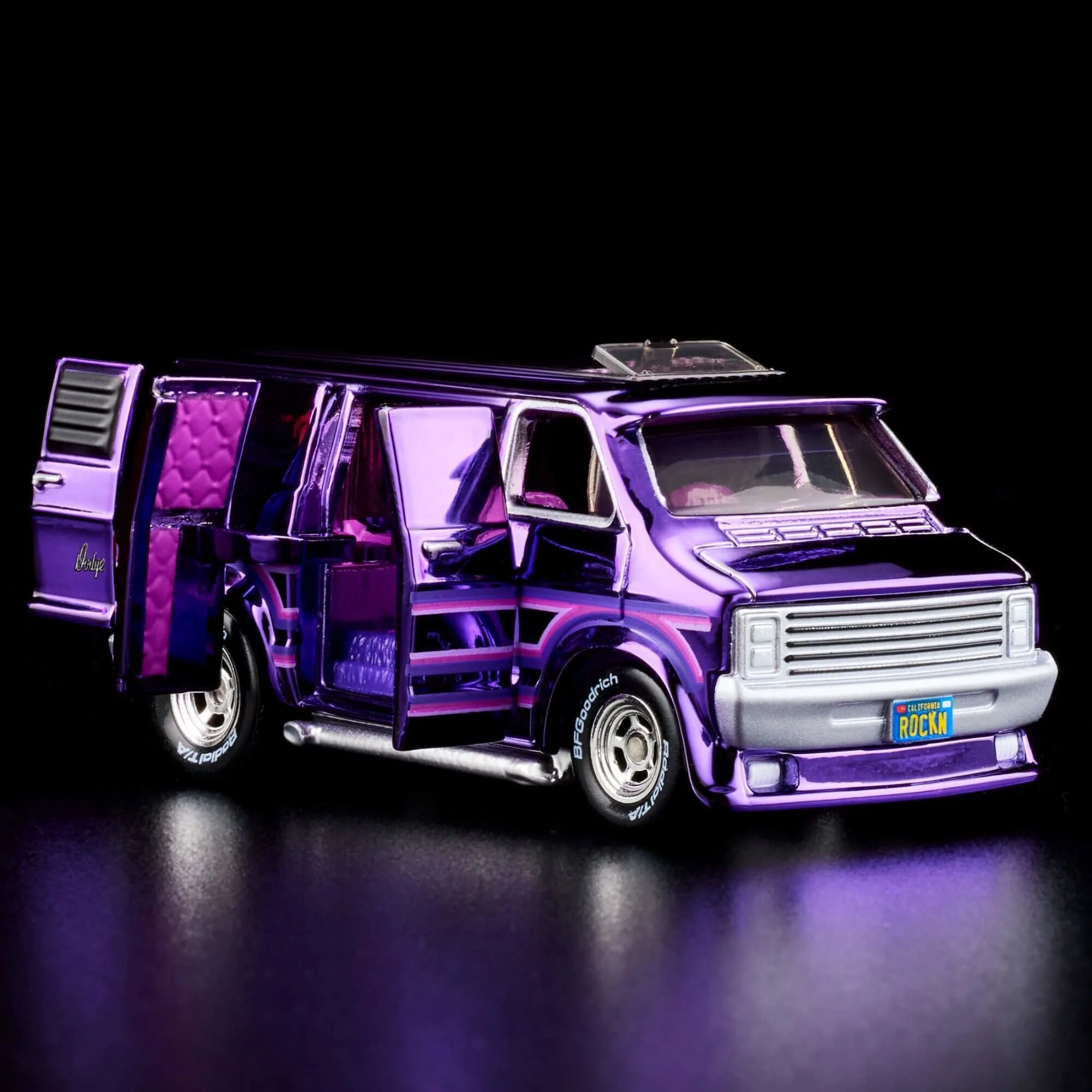 Hot Wheels Red Line Club Modeliukas RLC Exclusive ‘70s Dodge Tradesman Van