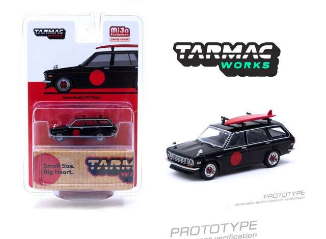 PRE-ORD3R Tarmac Modeliukas 1/64 Datsun 510 Wagon with Surfboard, black/red