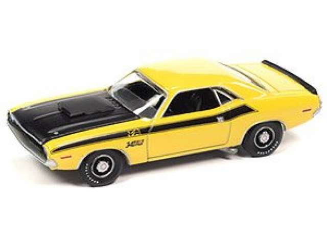 PRE-ORD3R Auto World Modeliukas 1970 Dodge Challenger T/A, Fy1 Banana with flat black hood & black T/A Side Stripes