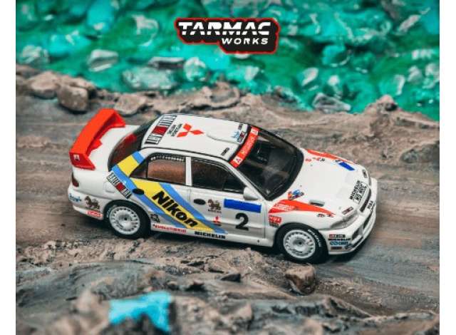 PRE-ORD3R Tarmac Modeliukas 1/64 Mitsubishi Lancer Evolution III, #2 K. Eriksson/S. Parmander Hong Kong-Beijing Rally 1995 Winner, white/red/blue