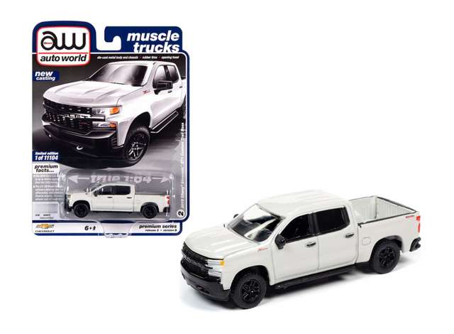 PRE-ORD3R Auto World Modeliukas 2019 Chevy Silverado Custom Trailboss, iridescent pearl tricoat metallic