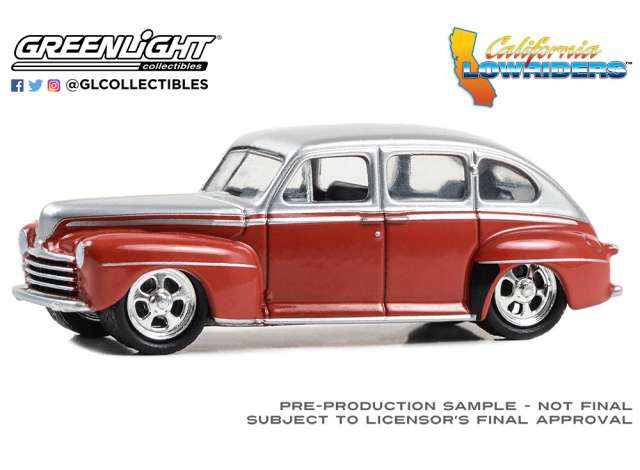 PRE-ORD3R GreenLight Modeliukas 1947 Ford Fordor Super Deluxe *California Lowriders Series 4*, silver metallic over red two-tone