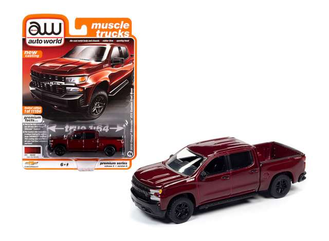 PRE-ORD3R Auto World Modeliukas 2019 Chevy Silverado Custom Trailboss, cajun red tintcoat