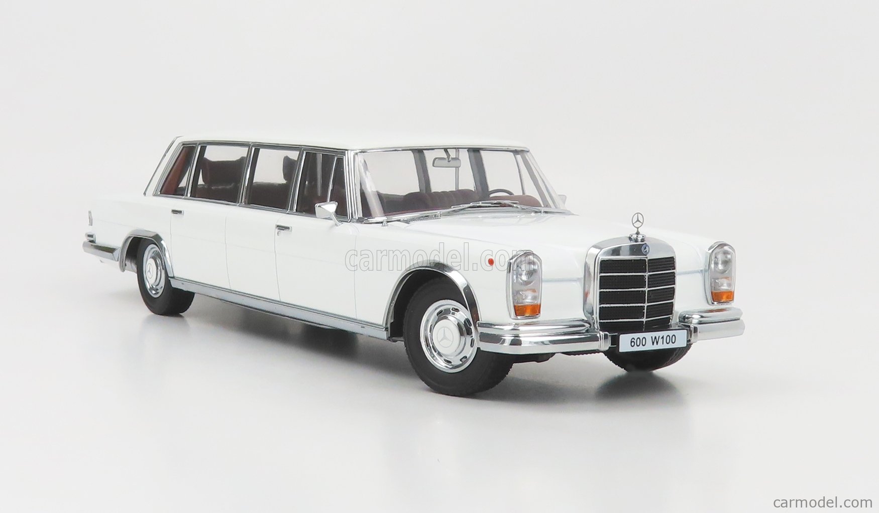 PRE-ORD3R KK Scale Modeliukas 1/18 1964 Mercedes Benz 600 LWB W100 Pullman, white