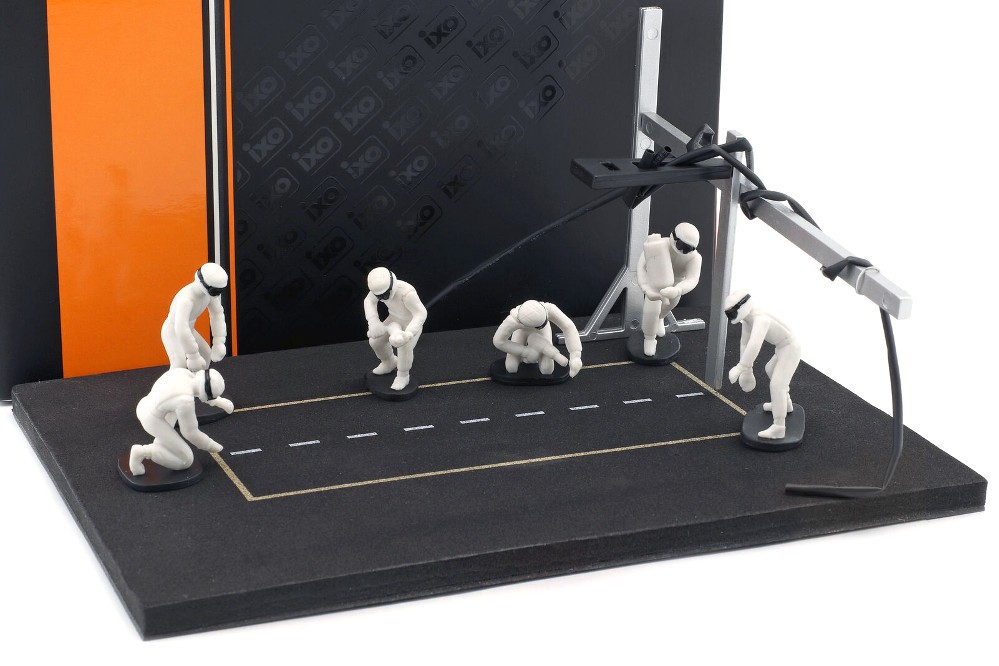 PRE-ORD3R IXO Models Modeliukas 1/43 Pit Stop Set 6 Figures with Accessories, white