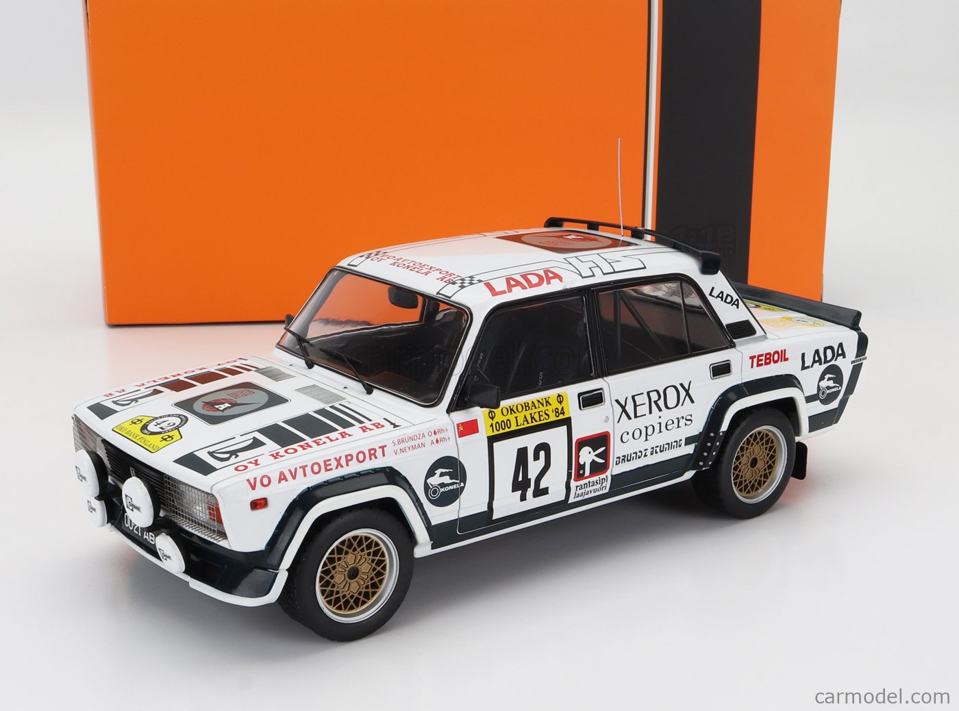 PRE-ORD3R IXO Models Modeliukas 1/18 1984 Lada 2105 VFTS #42 S.Brundza/V.Neyman 1000 Lakes Rally white/red