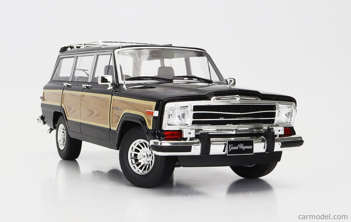PRE-ORD3R KK Scale Modeliukas 1/18 1989 Jeep Grand Wagoneer, black/wood