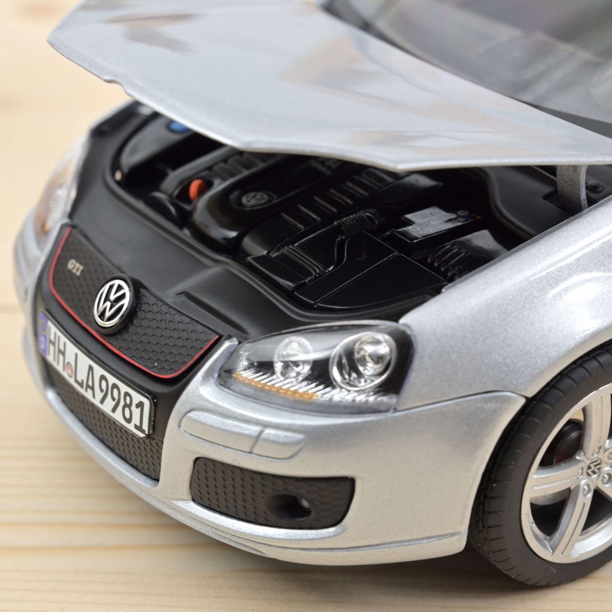 Norev Modeliukas 1/18 2007 Volkswagen Golf GTI Pirelli, silver