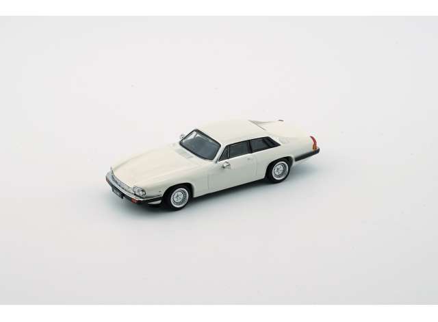 PRE-ORD3R BM Creations Modeliukas 1984 Jaguar XJS, glacier white