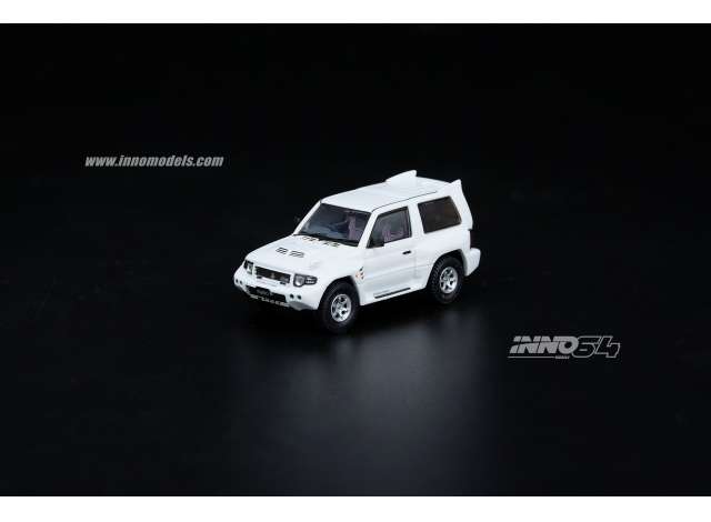 PRE-ORD3R Inno64 Modeliukas Mitsubishi Pajero *Evolution*, white