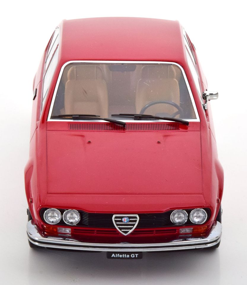 PRE-ORD3R KK Scale Modeliukas 1/18 1976 Alfa Romeo Alfetta GT 1.6, red