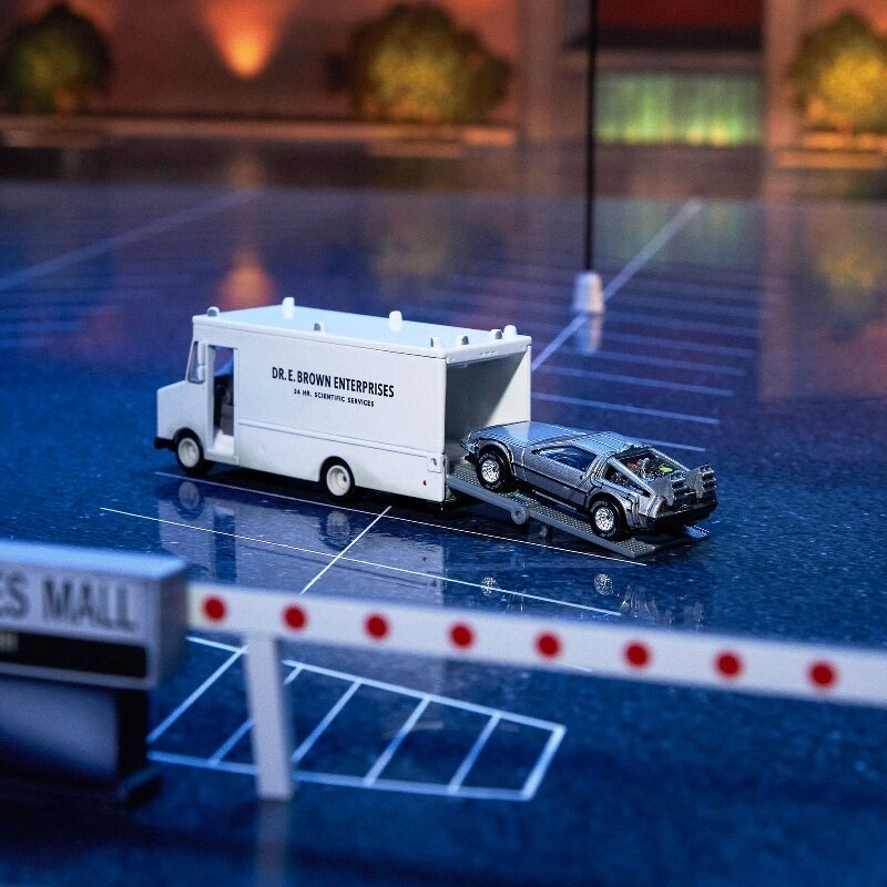 PRE-ORDER Hot Wheels Back to the Future 40th Anniversary Set Modeliukas Doc`s GMC Van + DMC Delorean