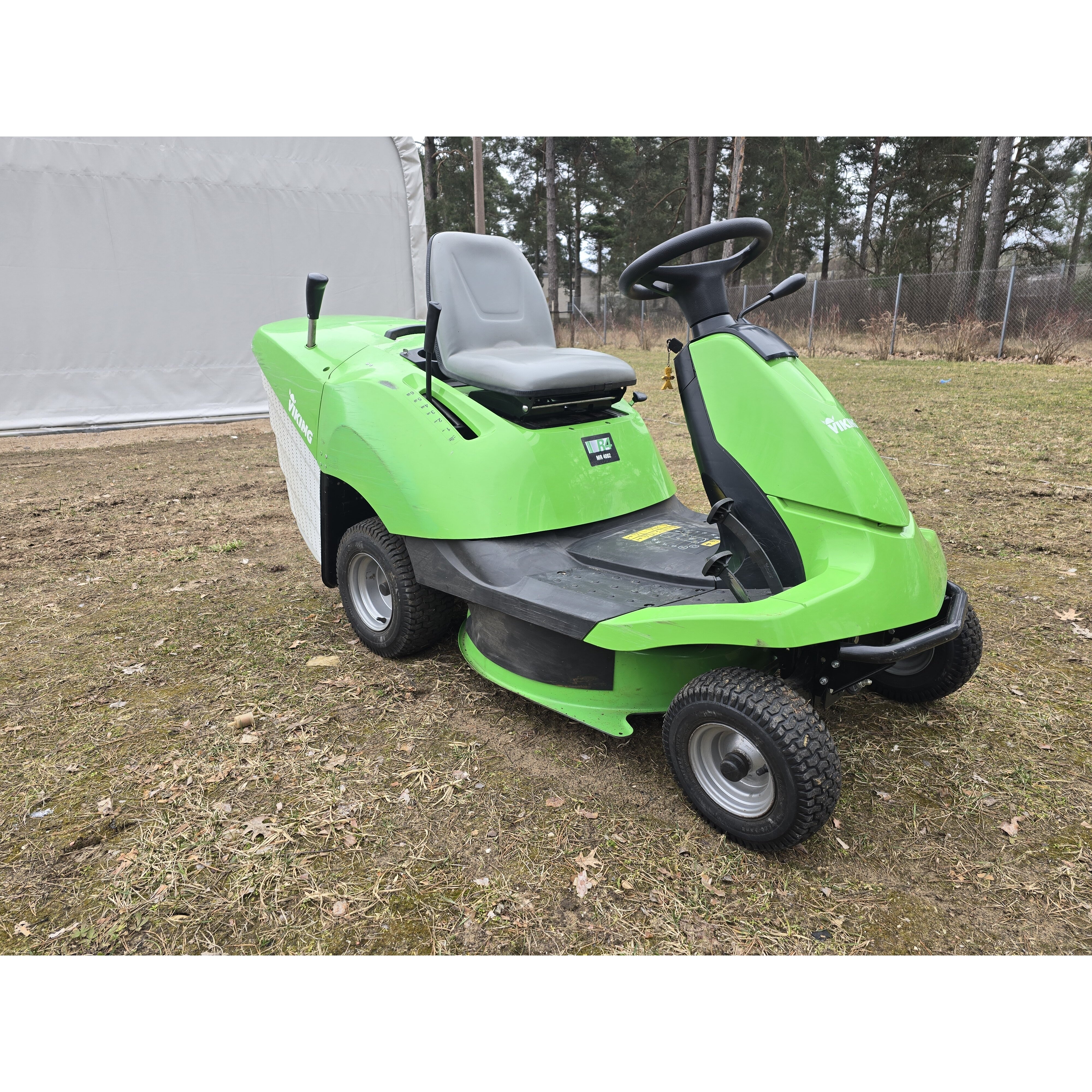 Naudotas vejos traktoriukas Viking MR4082