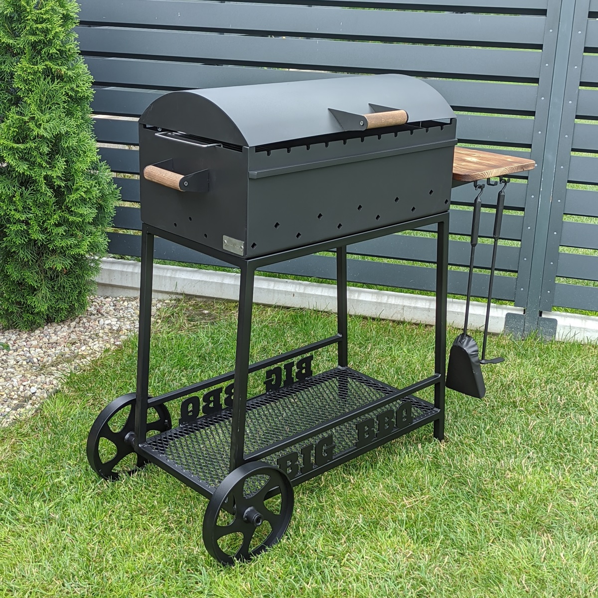 Šašlykinė 104x47x92 cm, su lentyna ir ratukais, metalo storis 4mm