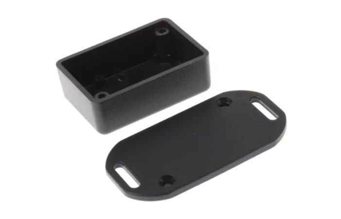 Plastikinis korpusas 50x35x20mm juodas su kojelėm tvirtinimui HAMMOND