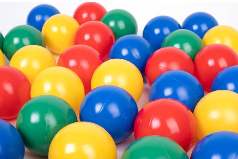 Plastikiniai spalvoti kamuoliukai 6 cm, 100 vnt.