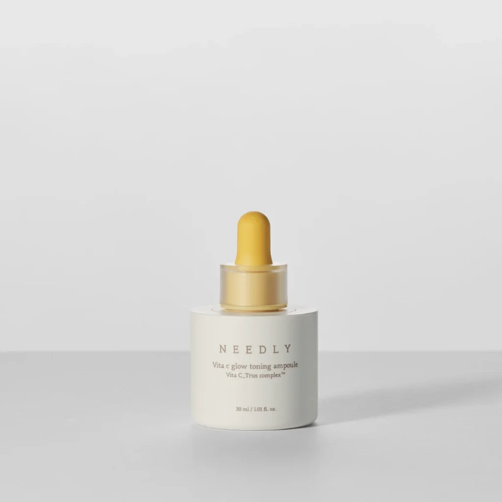 NEEDLY Vita C Glow Toning Ampoule – švytėjimą suteikiantis veido serumas