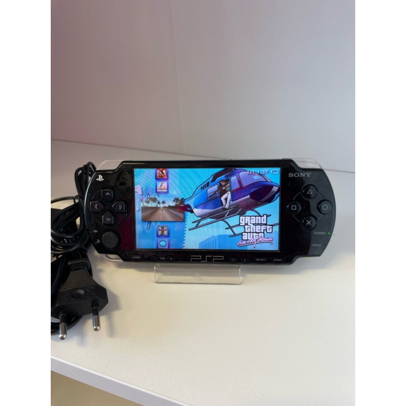 PSP slim sony playstation portable rankinė konsolė su žaidimais su 10 zaidimu, su pakrovėju. Atrištas