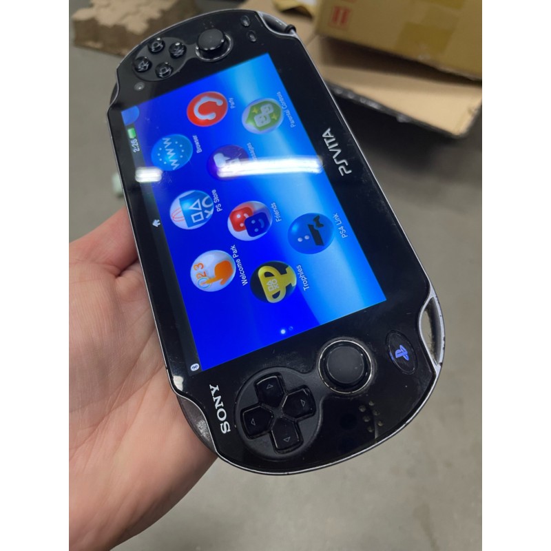 PS vita PCH-1004 playstation Vita nesiojama konsole. Be atminties korteles, su pakrovimo laidu