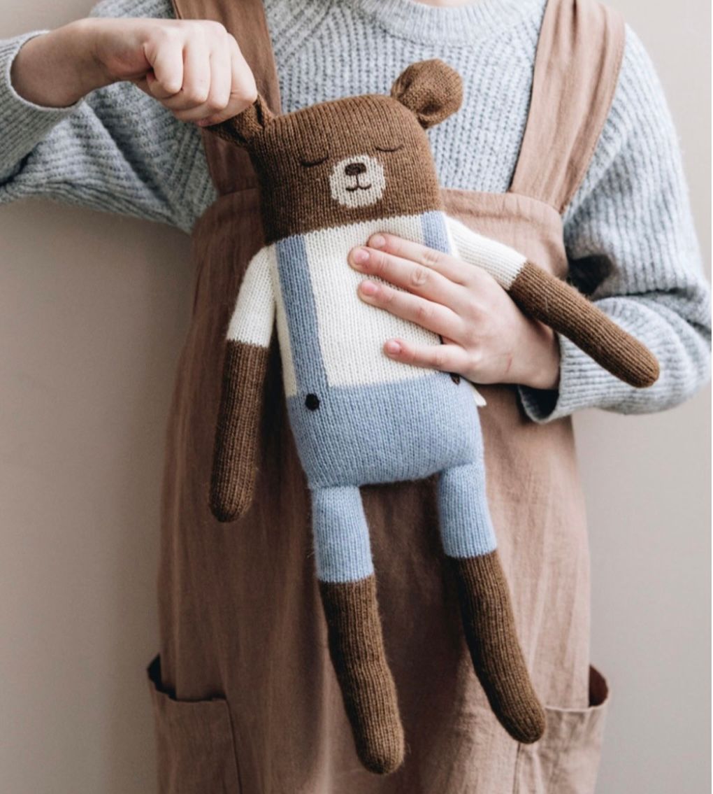 MAIN SAUVAGE - Megztas žaislas iš alpakos vilnos - Meškiukas | mėlynas - large teddy knit toy | blue