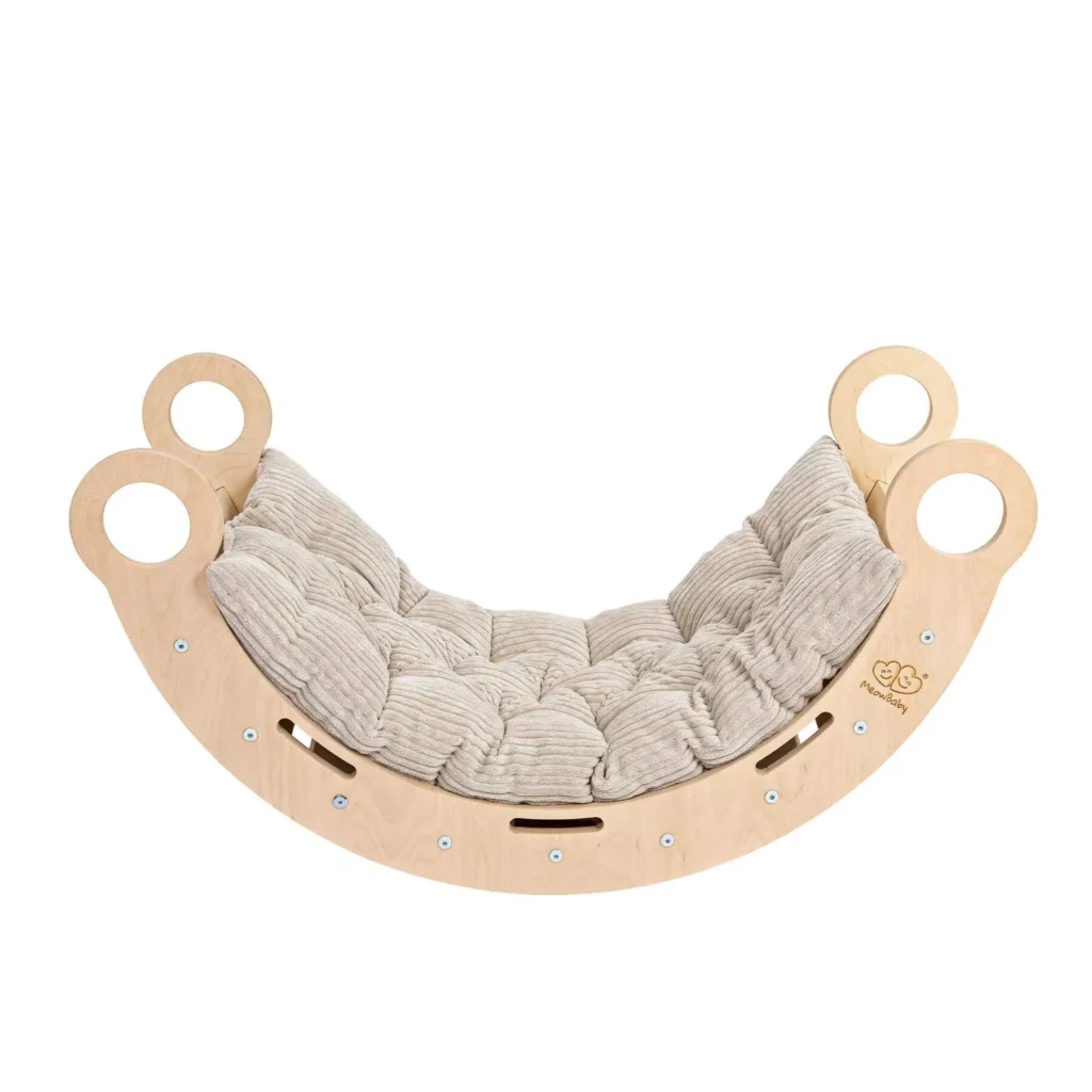 Vidutinio dydžio "Dream Rocker Classic Wood" su smėlio spalvos pagalve